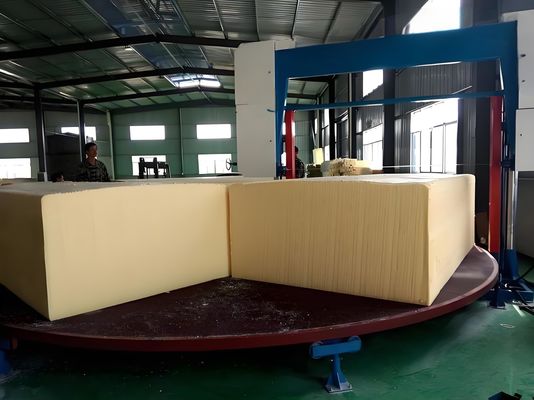 Szybkość Mitsubishi Servo Motors Foam Cutter z 1650mm długości ostrza