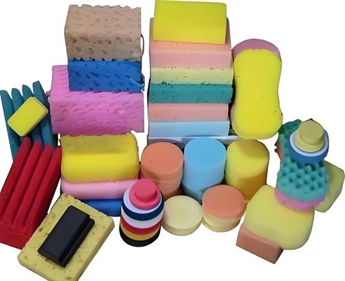 Precyzyjne urządzenie ssanie Foam Cutter 1650mm Długość ostrza sterowana przez PLC pozioma maszyna do cięcia