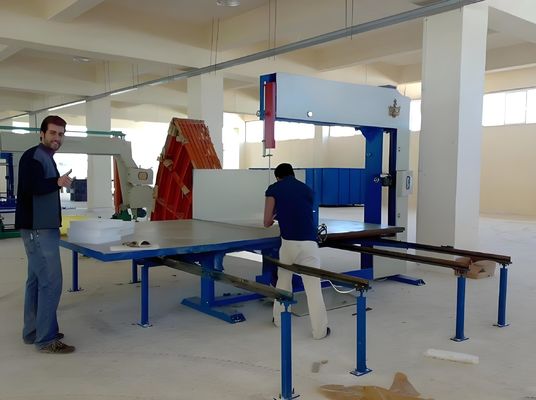 Elektryczna maszyna do cięcia bloków z pianki kwadratowej H800mm Wysokość cięcia z lewej na prawą Drogę cięcia